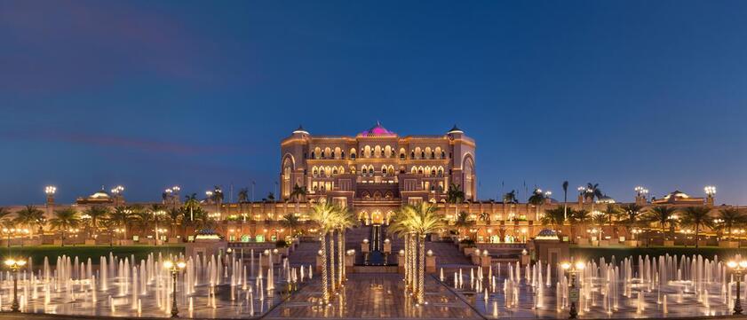Emirates Palace Außenansicht