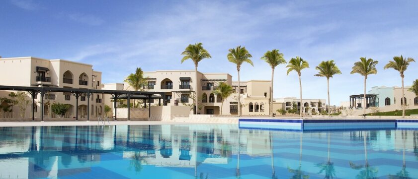 Salalah Rotana Resort Außenansicht mit Pool