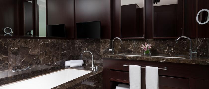The Ritz-Carlton Almaty Badezimmer