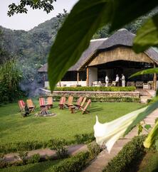 Sanctuary Gorilla Forest Camp Außenansicht