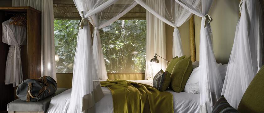 Sanctuary Gorilla Forest Camp Himmelbett