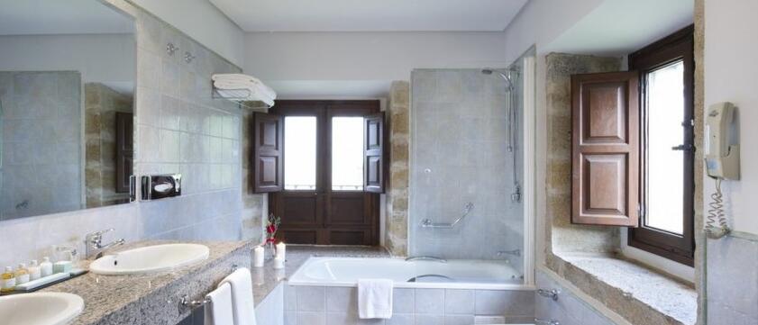 Parador de Cangas de Onis Badezimmer