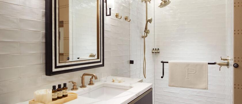 Badezimmer - The Plaza Hotel Pioneer Park