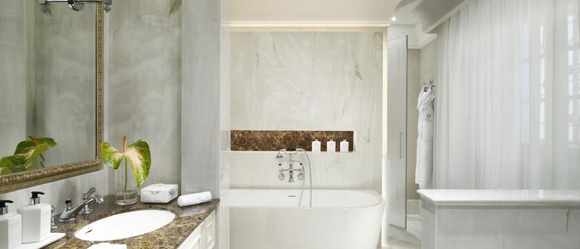 Palazzo Portinari Salviati Bathroom