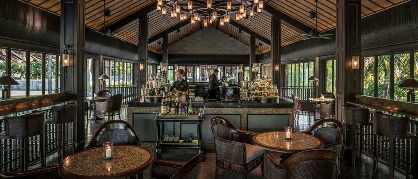 Four Seasons Resort the Nam Hai Bar