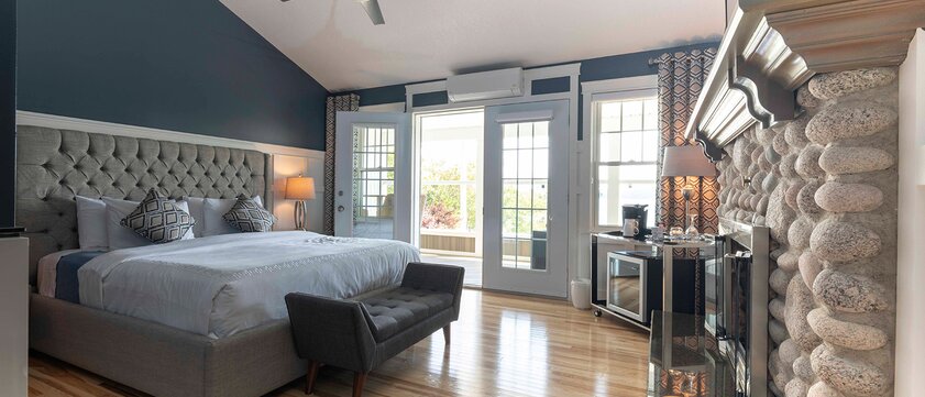 LANTERN HILL & HOLLOW