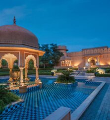 The Oberoi Rajvilas Hotel bei Nacht