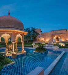 The Oberoi Rajvilas Hotel bei Nacht