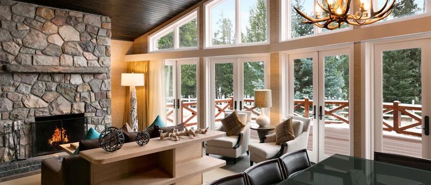 The Fairmont Jasper Park Lodge Lounge