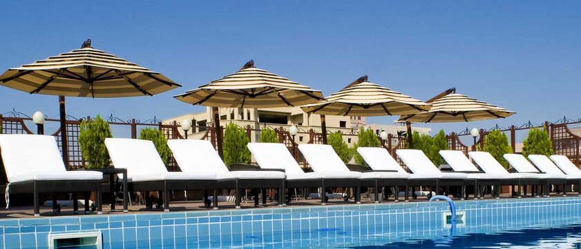 Grand Hotel Yerevan Pool