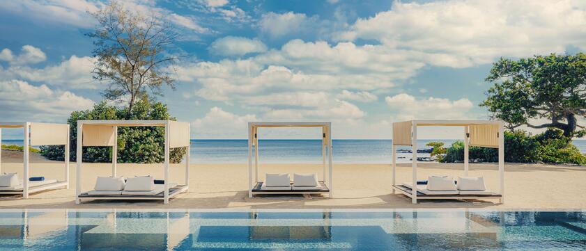 One & Only - Pool by the Beach