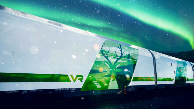 Nachtzug mit Polarlichtern