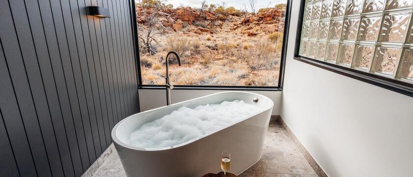 Bath tub