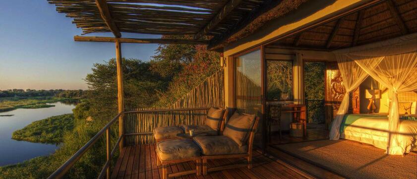 Leroo La Tau Terrasse und Zimmer