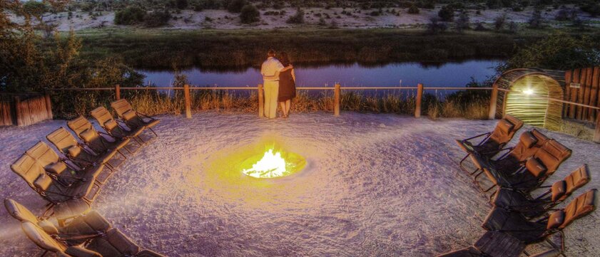 Leroo La Tau Feuerstelle mit Abendstimmung