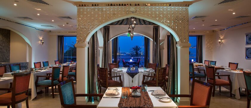 Crowne Plaza Muscat Restaurant Persien