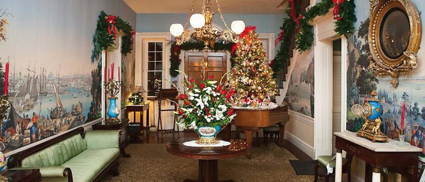 Monmouth Historic Inn & Gardens Lobby
