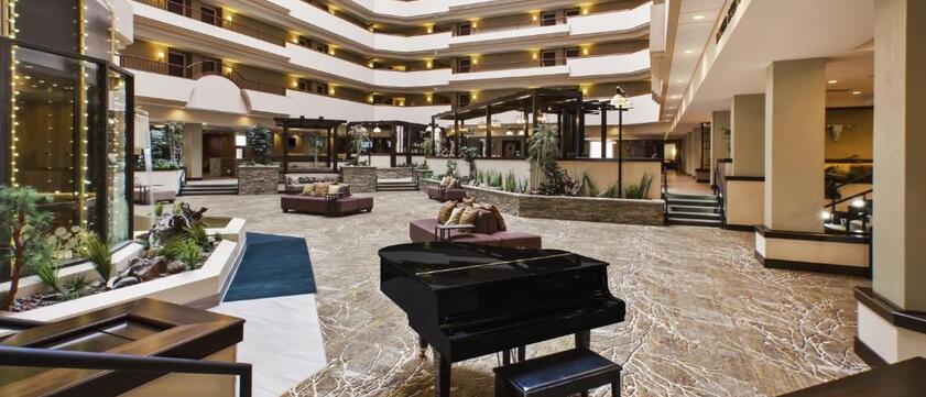 Lobby - Doubletree by Hilton