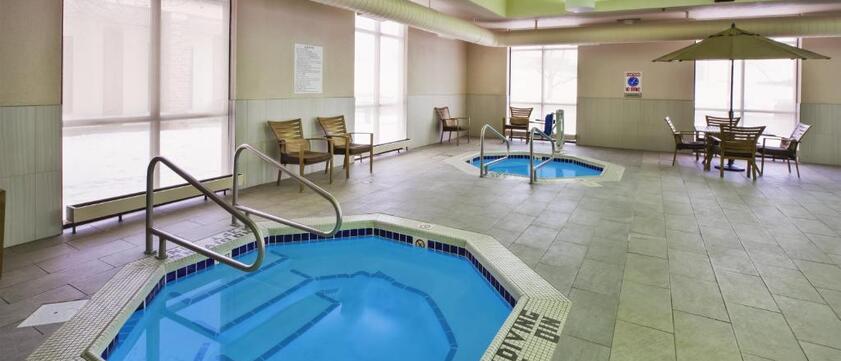 Pool - Doubletree by Hilton