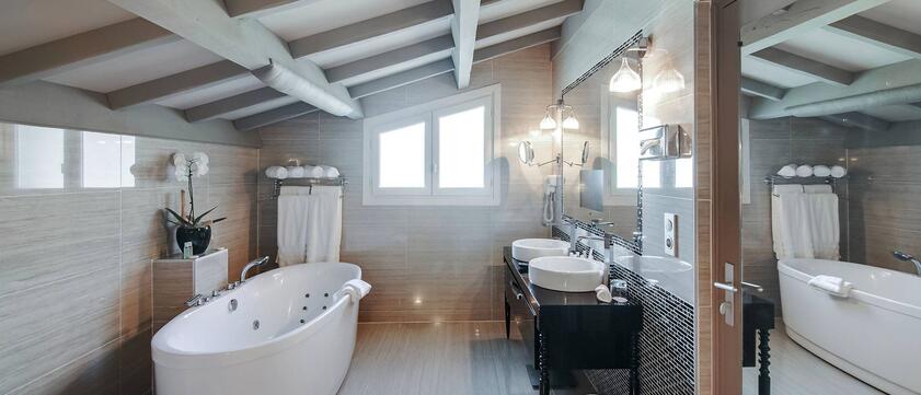 Le Vallon de Valrugues & Spa Badezimmer