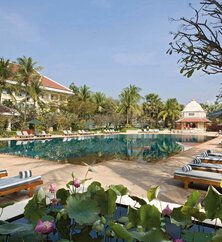Raffles Grand Hotel dAngkor Pool
