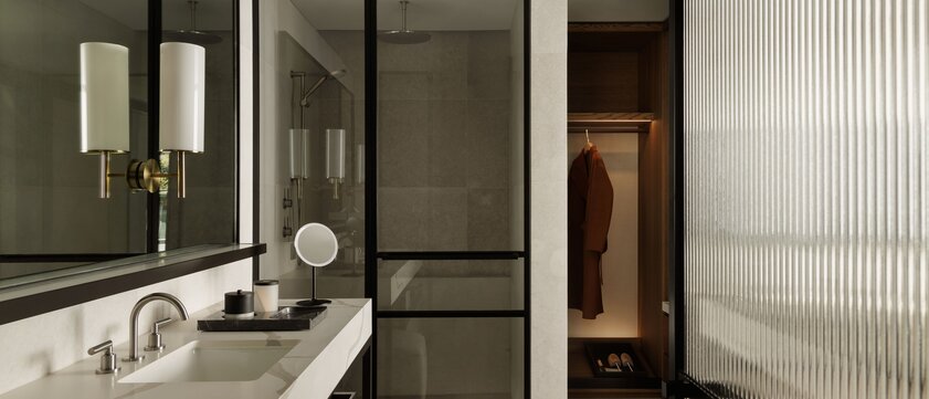 Skyline Room - Bathroom