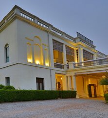 Taj Nadesar Palace Außenansicht