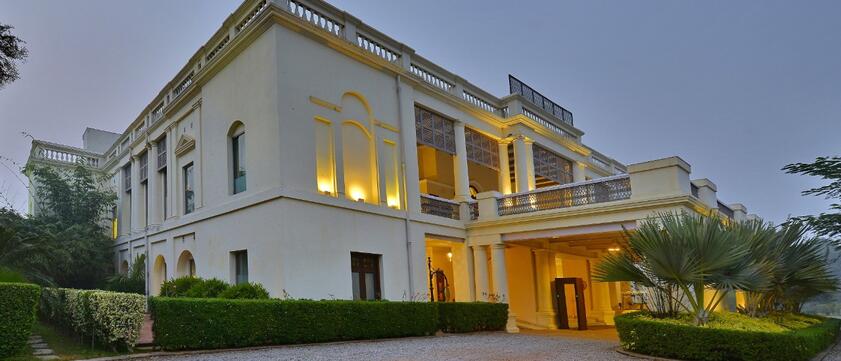 Taj Nadesar Palace Außenansicht