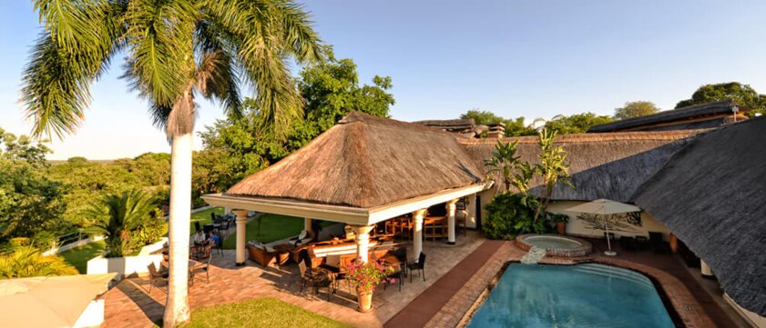 Ilala Lodge Pool mit Aussicht