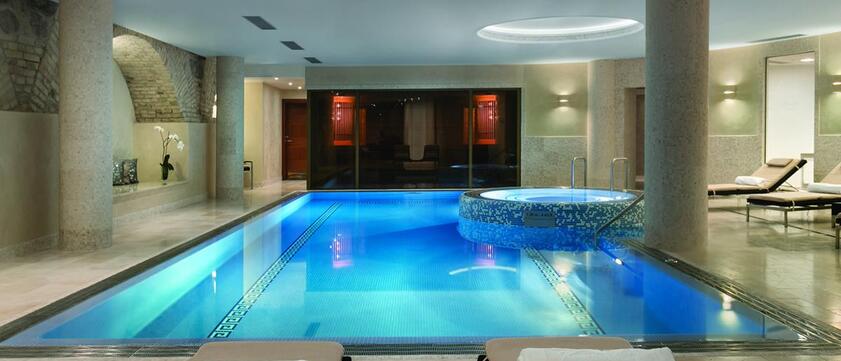 Grand Hotel Kempinski Vilnius Innenpool