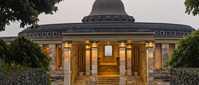 Eingang Amanjiwo Resort in Yogyakarta