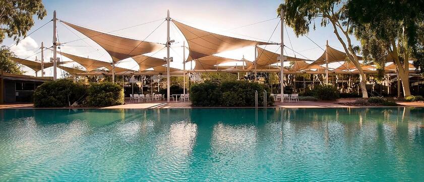 Sails in the Desert Poolbereich von Außen