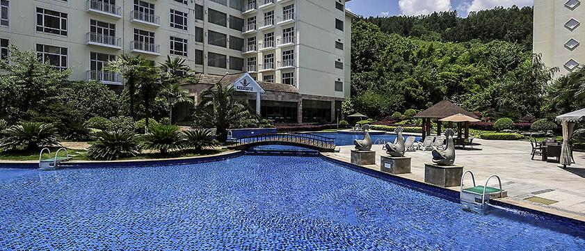 Pool vom Pullman Hotel in Zhangjiajie