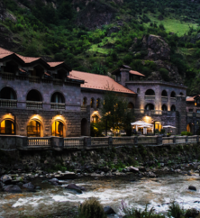 Tufenkian Avan Dzoraget Hotel Außenansicht