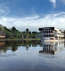 MV Sepik Spirit auf dem Wasser