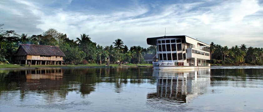 MV Sepik Spirit auf dem Wasser