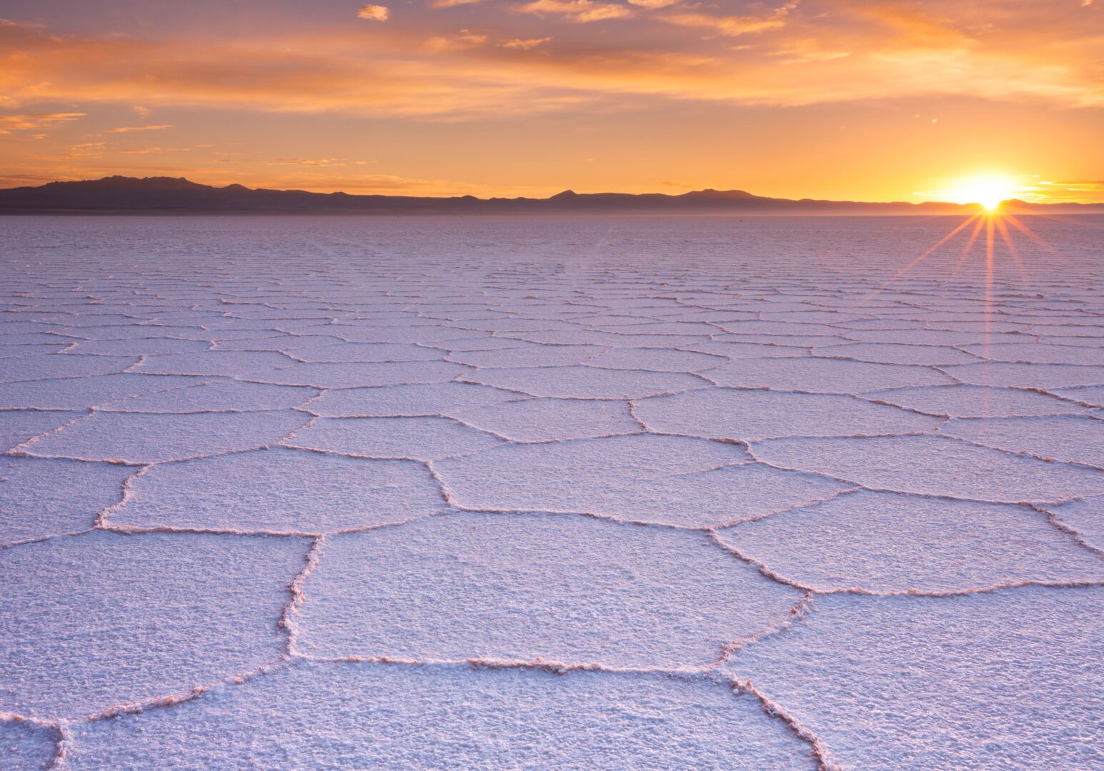 Bolivien Salzpfanne Salar de Uyuni bei Sonnenaufgang