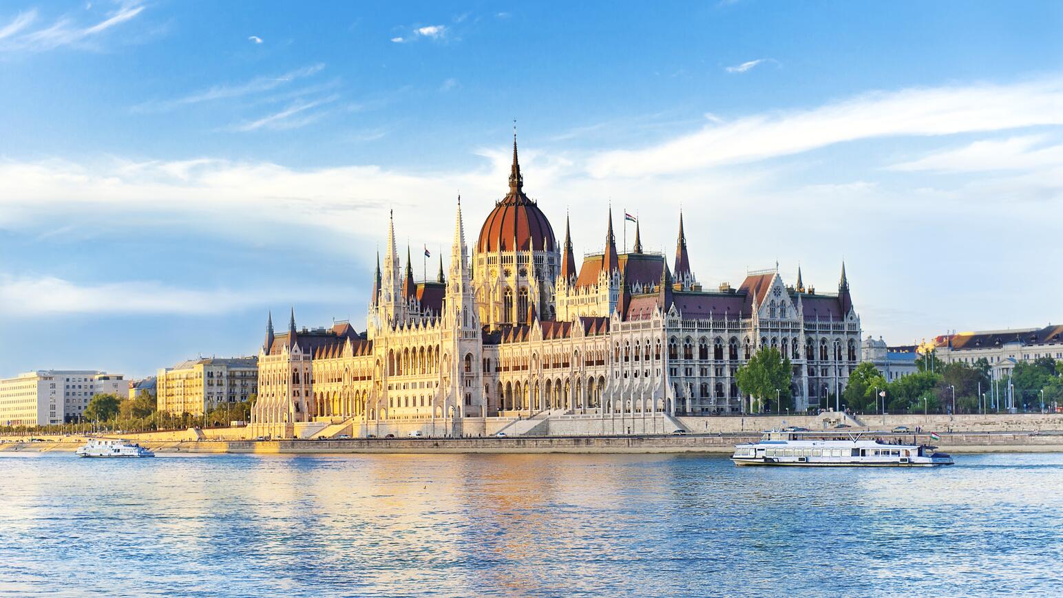Amadeus Queen Silvesterkreuzfahrt Donau Budapest