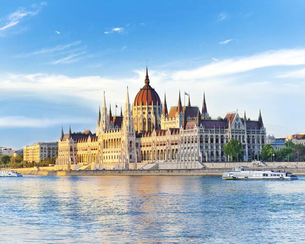 Amadeus Queen Silvesterkreuzfahrt Donau Budapest