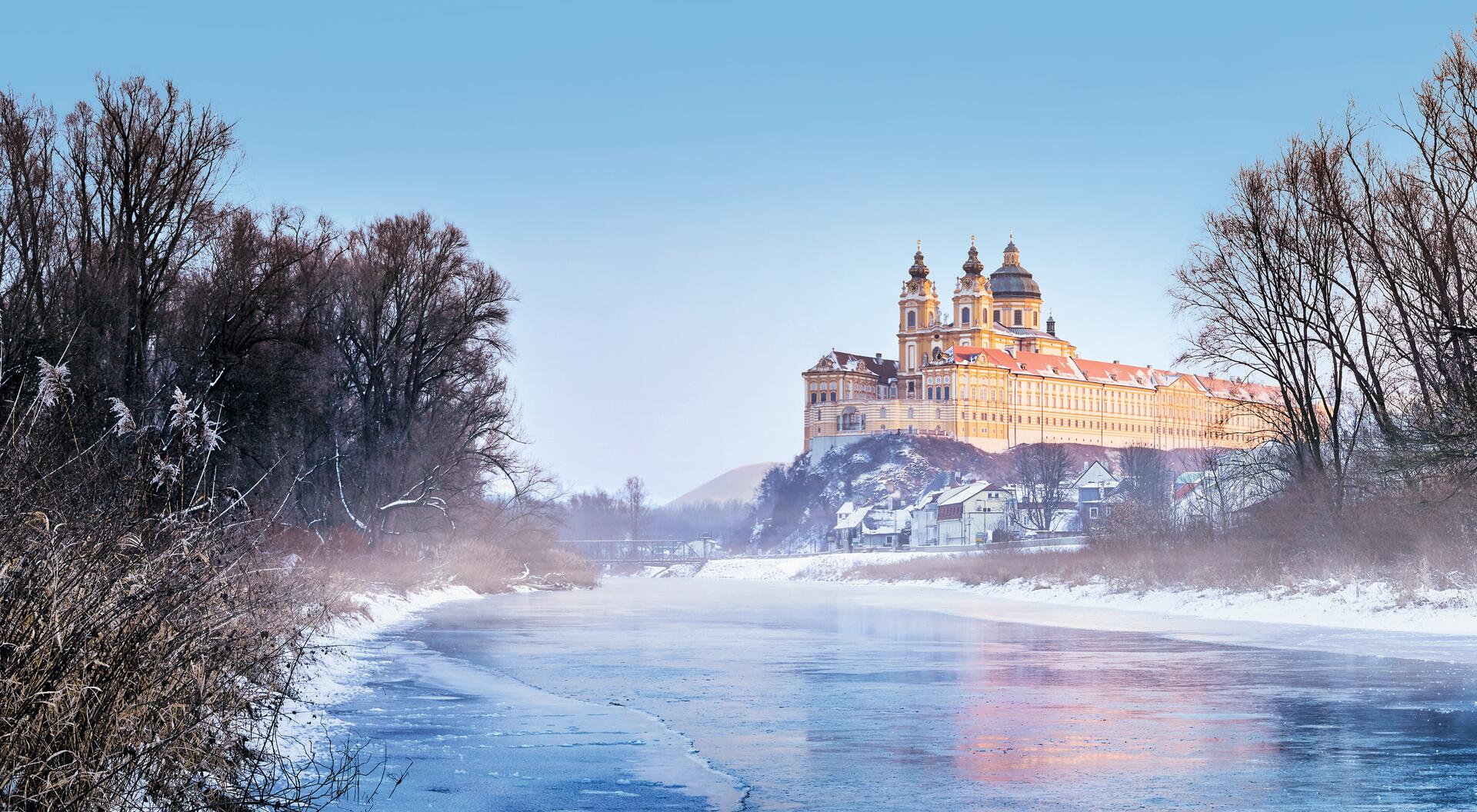 Amadeus Queen Silvesterkreuzfahrt Donau Stift Melk