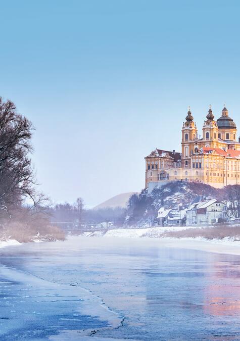 Amadeus Queen Silvesterkreuzfahrt Donau Stift Melk
