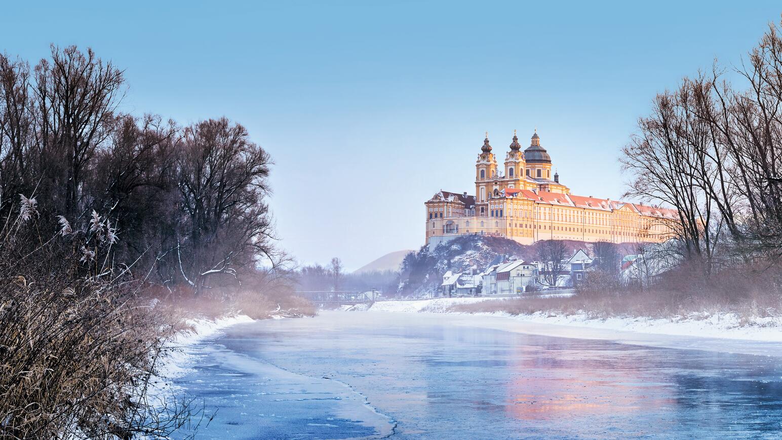 Amadeus Queen Silvesterkreuzfahrt Donau Stift Melk
