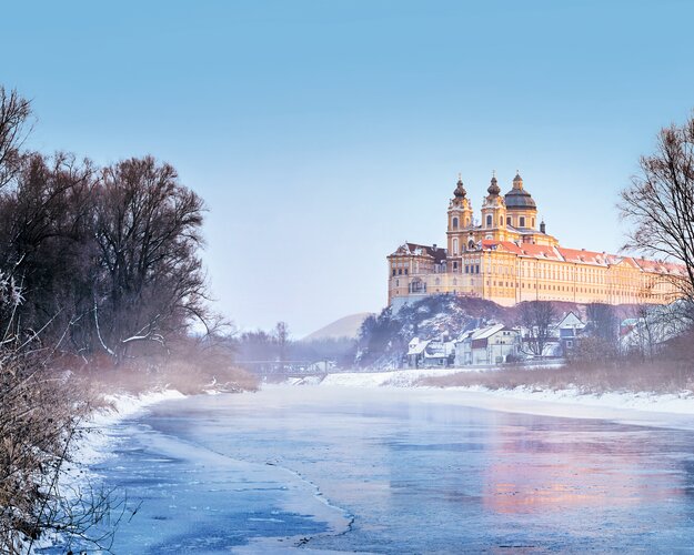 Amadeus Queen Silvesterkreuzfahrt Donau Stift Melk