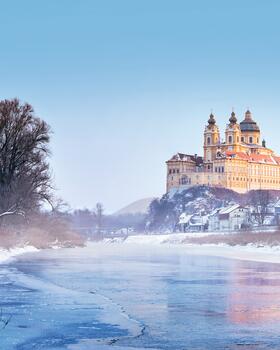 Amadeus Queen Silvesterkreuzfahrt Donau Stift Melk