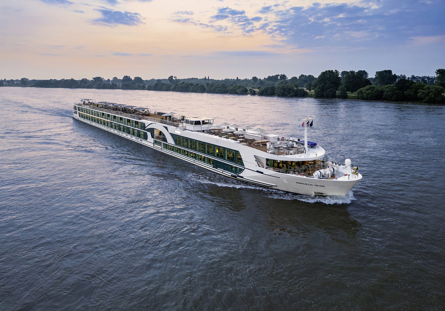 Amadeus Queen Silvesterkreuzfahrt Donau Schiff