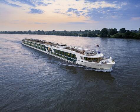 Amadeus Queen Silvesterkreuzfahrt Donau Schiff