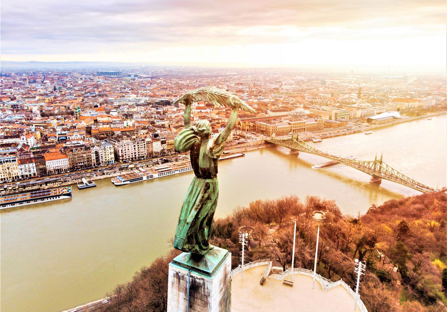 Amadeus Queen Silvesterkreuzfahrt Donau Budapest