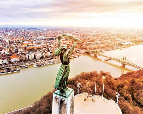 Amadeus Queen Silvesterkreuzfahrt Donau Budapest