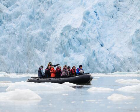 Zodiac-Fahrt im Eis