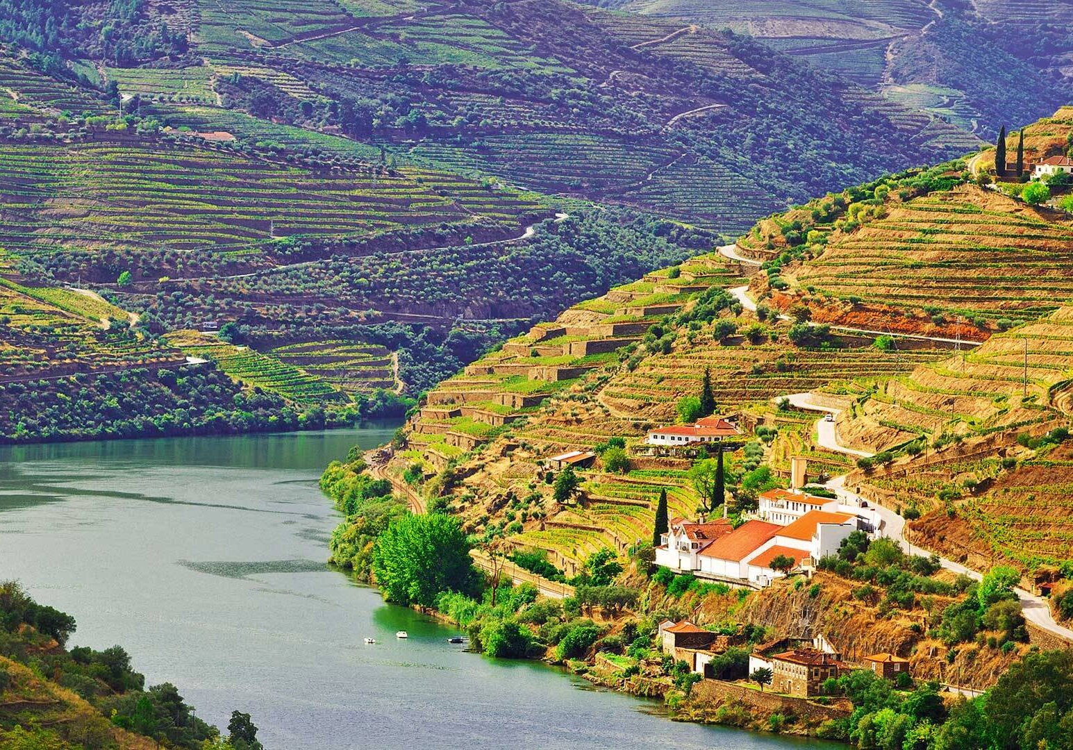 Portugal Wein und Genuss Weingüter im Douro-Tal am Fluss